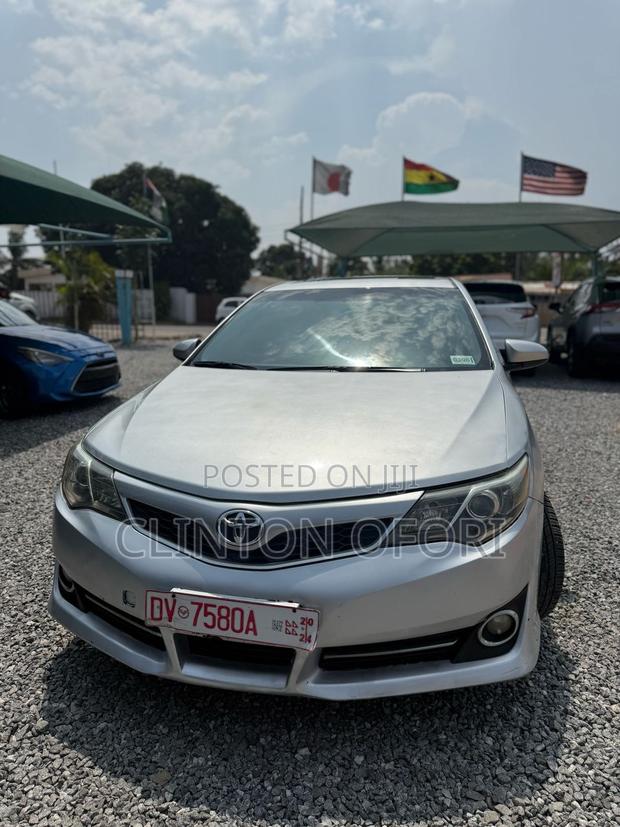 Toyota Camry SE 4dr Sedan (2.5L 4cyl 6A) 2013 Gray