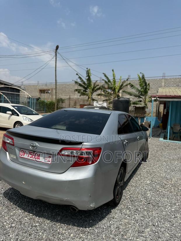 Toyota Camry SE 4dr Sedan (2.5L 4cyl 6A) 2013 Gray