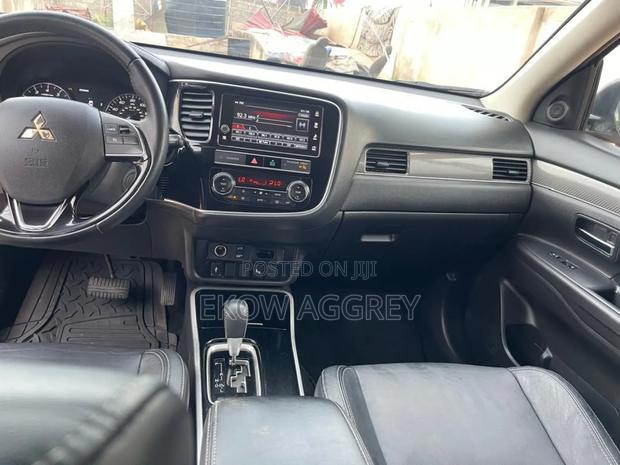 Mitsubishi Outlander SE AWC 2019 Red