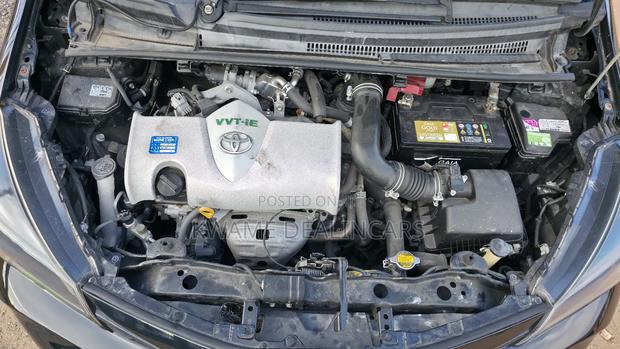 Toyota Vitz 1.3 FWD 5dr 2014 Black