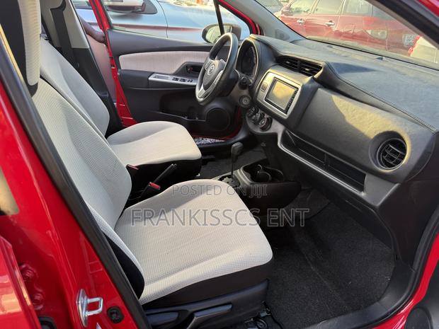 Toyota Vitz 1.0 FWD 5dr 2014 Red photo 2