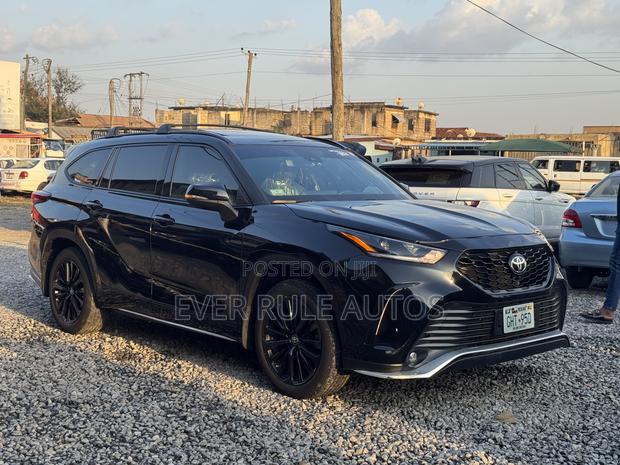 Toyota Highlander XSE AWD 2023 Black