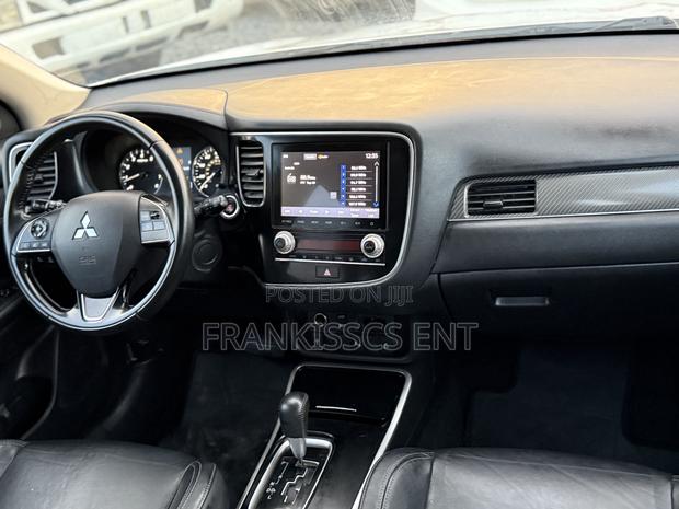 Mitsubishi Outlander SEL S-AWC 2020 White photo 7