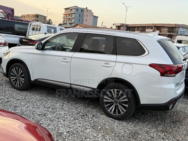 Mitsubishi Outlander SEL S-AWC 2020 White photo 4