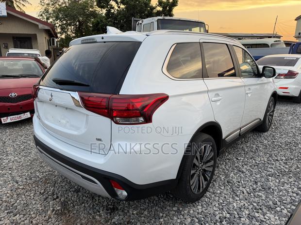 Mitsubishi Outlander SEL S-AWC 2020 White photo 5