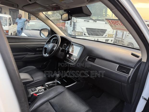 Mitsubishi Outlander SEL S-AWC 2020 White photo 6