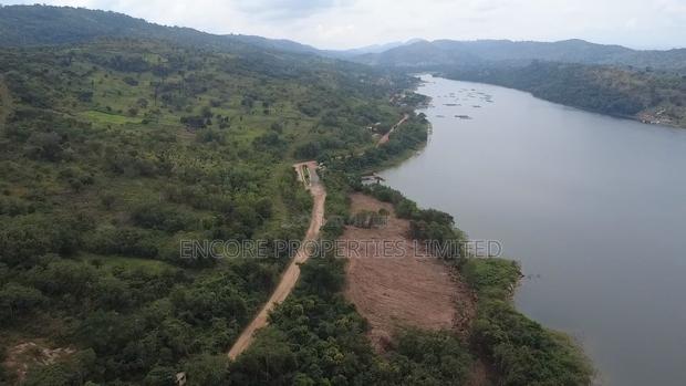 Lakeside Land Inside Akosombo · Photo 2