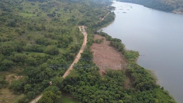Lakeside Land Inside Akosombo · Photo 1