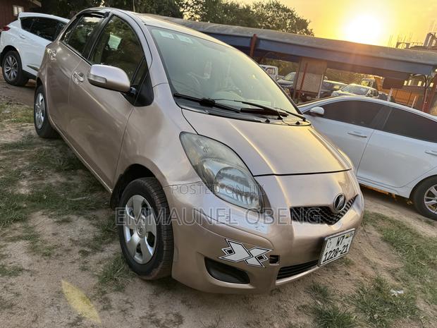 Toyota Vitz 2010 Brown photo 2