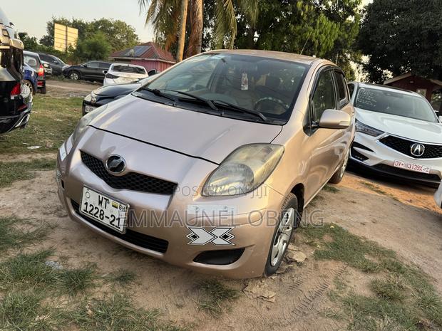 Toyota Vitz 2010 Brown
