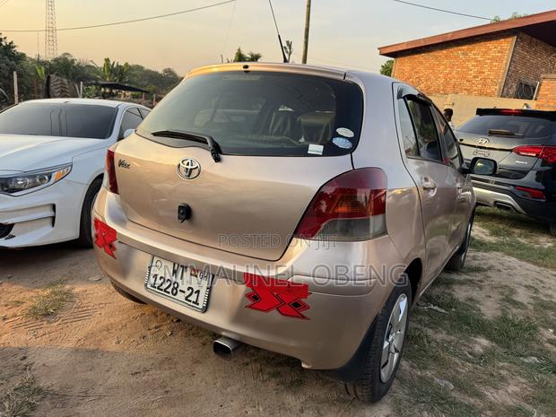 Toyota Vitz 2010 Brown photo 3
