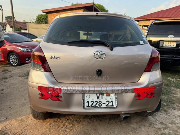Toyota Vitz 2010 Brown photo 4
