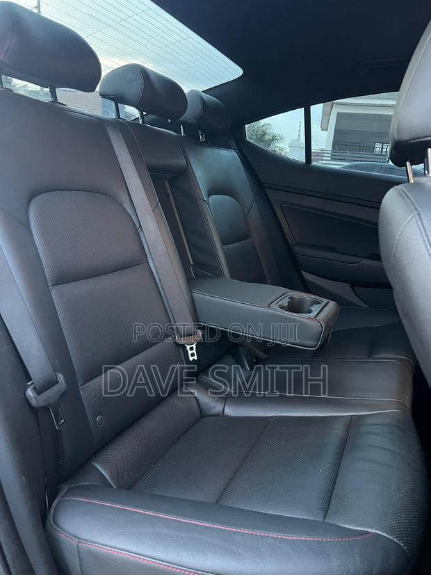 Hyundai Elantra Sport 2018 Red