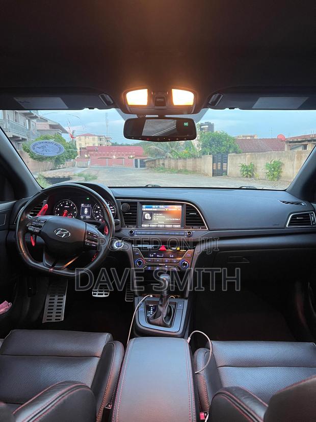 Hyundai Elantra Sport 2018 Red