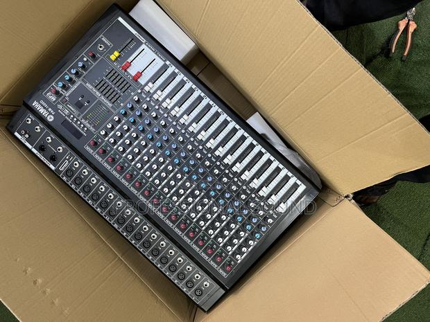 Yamaha Powered 16-Channel Mixer. · Photo 3