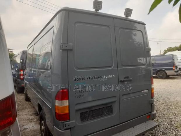 Mercedes-Benz Sprinter 2001 Grey photo 3
