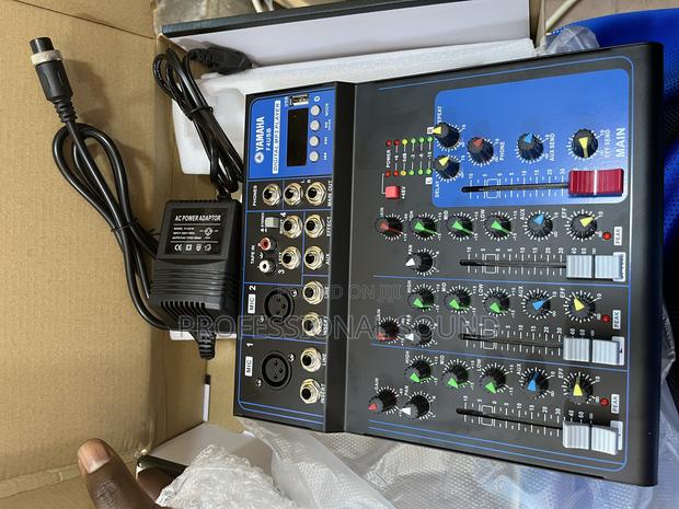 Yamaha F4usb, a 4-Channel Audio Mixer Console. · Photo 3