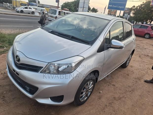 Toyota Vitz 1.3 AWD 5dr 2013 Silver