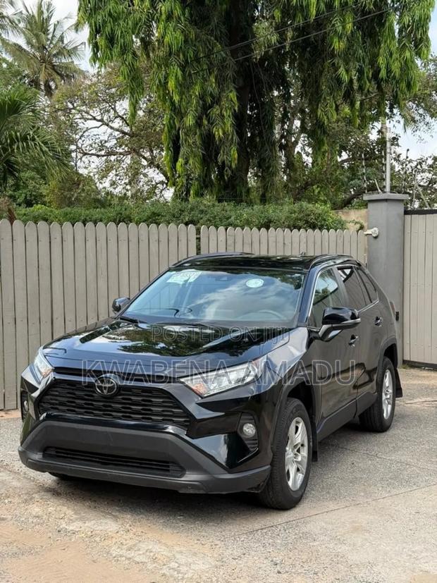 Toyota RAV4 XLE AWD 2020 Black
