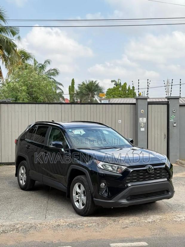 Toyota RAV4 XLE AWD 2020 Black