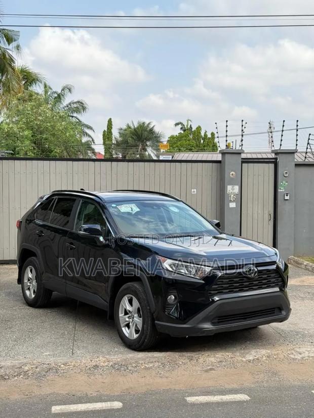Toyota RAV4 XLE AWD 2020 Black