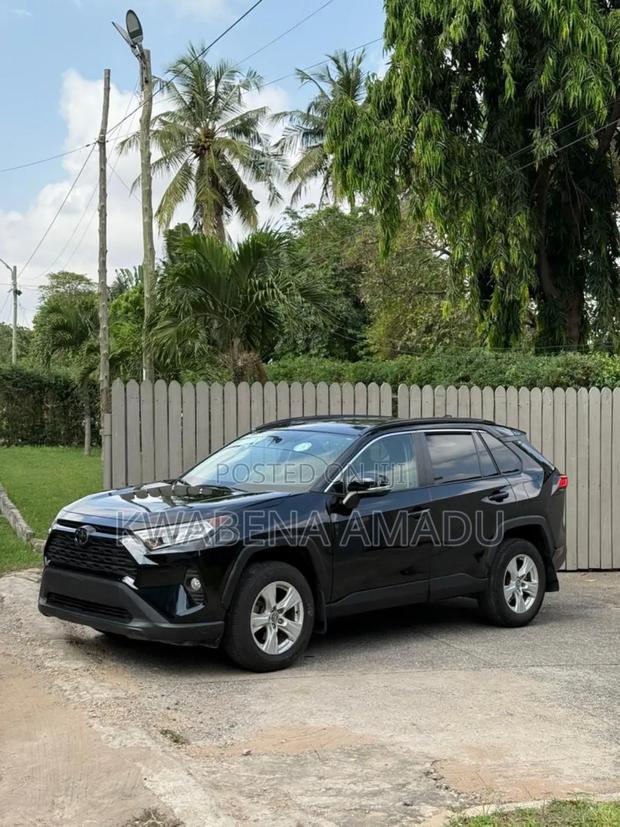 Toyota RAV4 XLE AWD 2020 Black