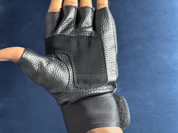 Quality Leather Hand Gloves Available For Gym And Riding · Photo 1