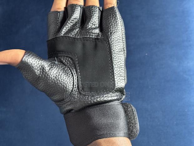 Quality Leather Hand Gloves Available For Gym And Riding · Photo 2