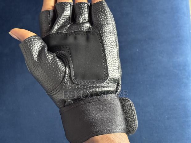 Quality Leather Hand Gloves Available For Gym, And Riding · Photo 1