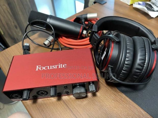 Focusrite Scarlett Solo Studio Recording Bundle. · Photo 3