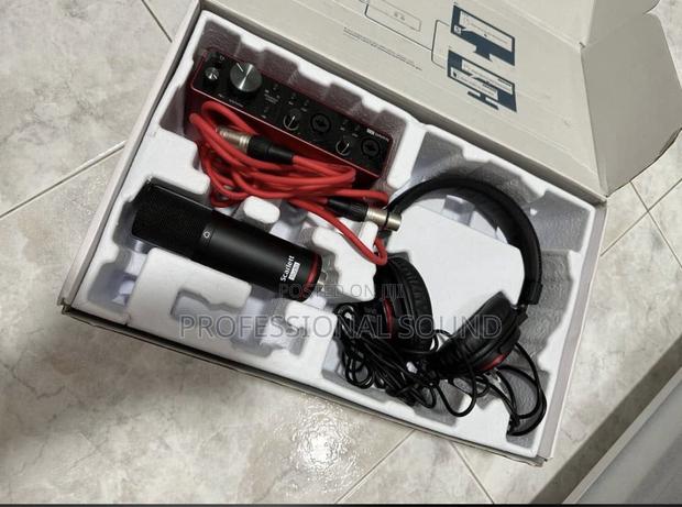 Focusrite Scarlett Solo Studio Recording Bundle. · Photo 4