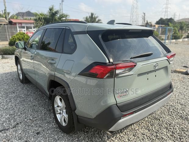 Toyota RAV4 XLE 2021 Green