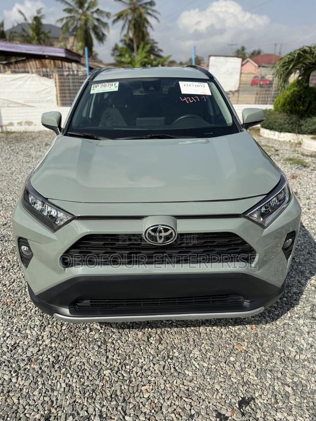Toyota RAV4 XLE 2021 Green