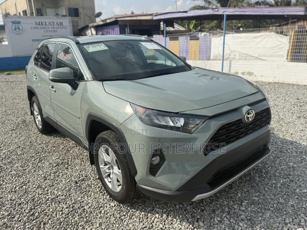 Toyota RAV4 XLE 2021 Green