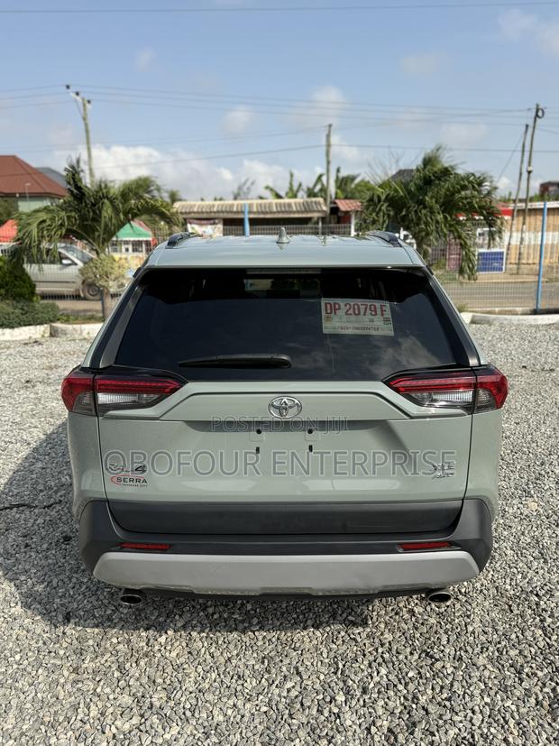 Toyota RAV4 XLE 2021 Green