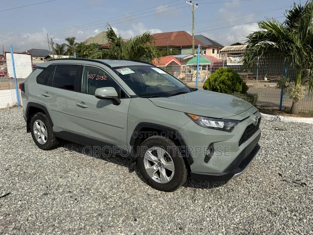 Toyota RAV4 XLE 2021 Green