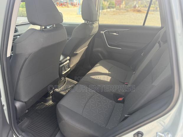 Toyota RAV4 XLE 2021 Green