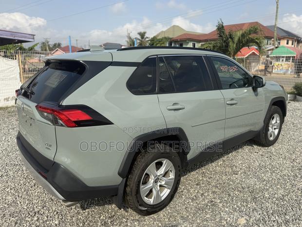 Toyota RAV4 XLE 2021 Green