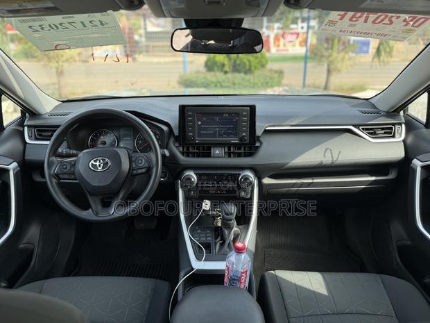 Toyota RAV4 XLE 2021 Green