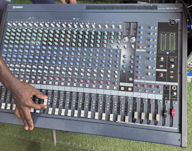 Mg 240 Yamaha 24channel Raw Mixe · Photo 3