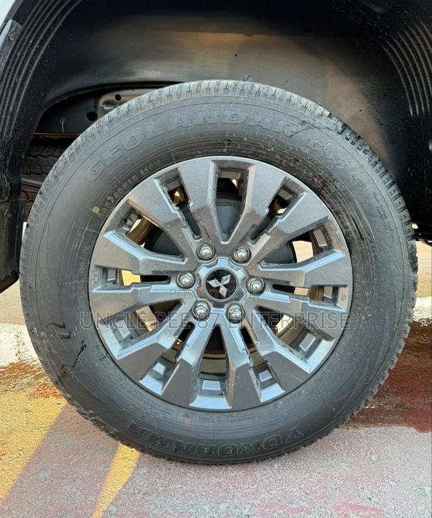 New Mitsubishi L200 2025 Gray photo 4