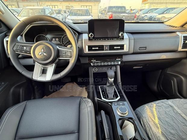 New Mitsubishi L200 2025 Gray photo 5