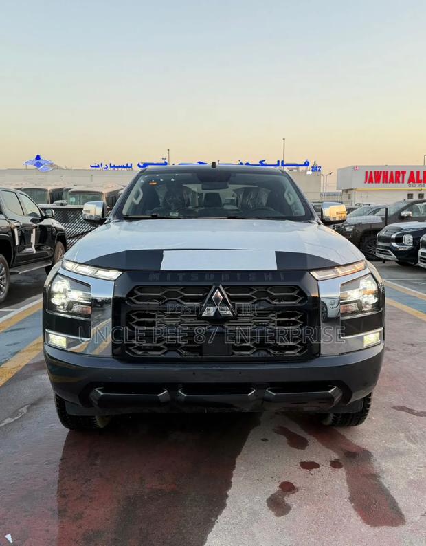 New Mitsubishi L200 2025 Gray