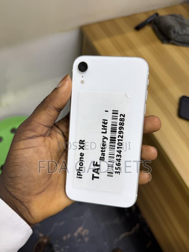Apple iPhone XR 64 GB White