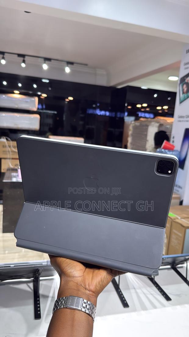 Apple iPad Pro 13 (2024) 256 GB Black photo 2
