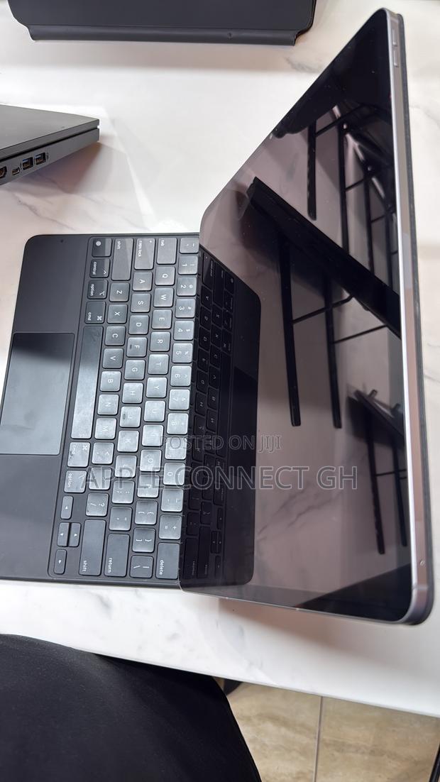 Apple iPad Pro 13 (2024) 256 GB Black photo 3