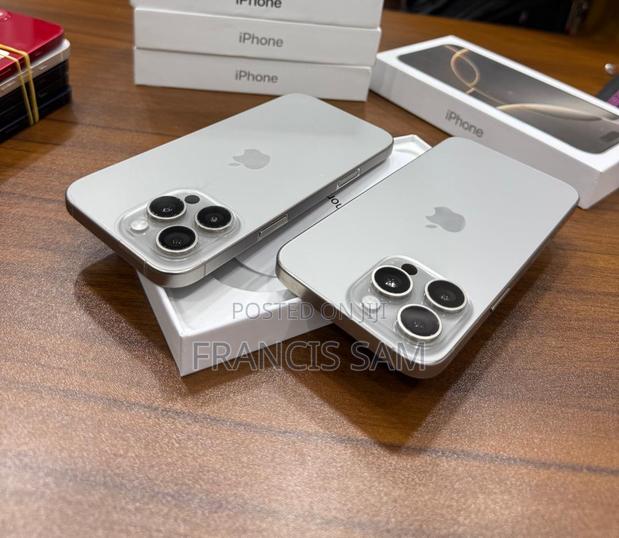 Apple iPhone 15 Pro Max 256 GB Silver · Photo 3