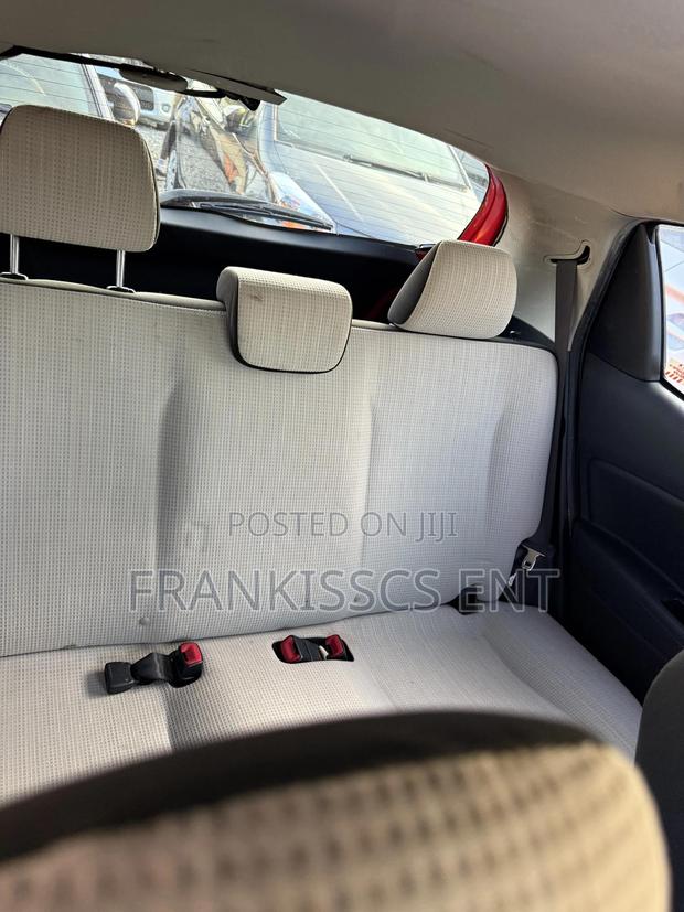 Toyota Vitz 1.0 FWD 5dr 2014 Red photo 5