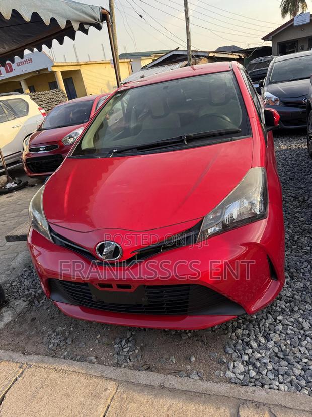 Toyota Vitz 1.0 FWD 5dr 2014 Red photo 4