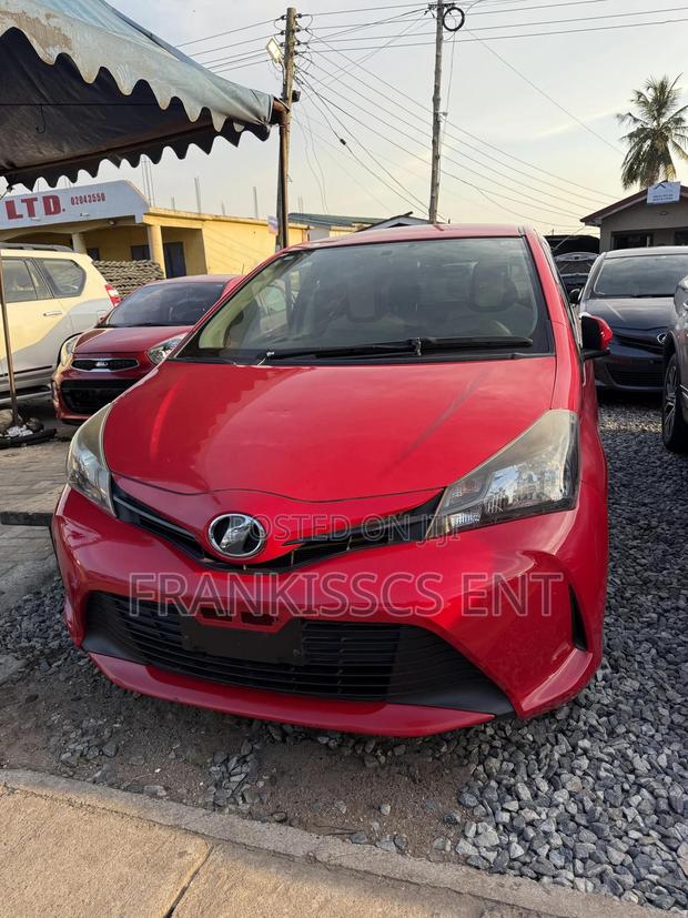 Toyota Vitz 1.0 FWD 5dr 2014 Red photo 7